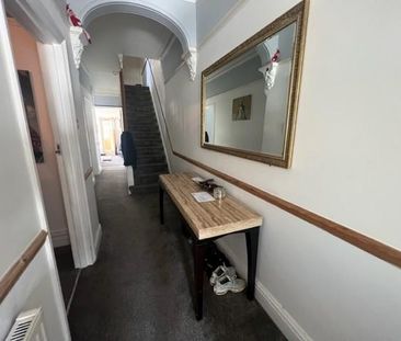 5 bedroom semi-detached house to rent - Photo 4