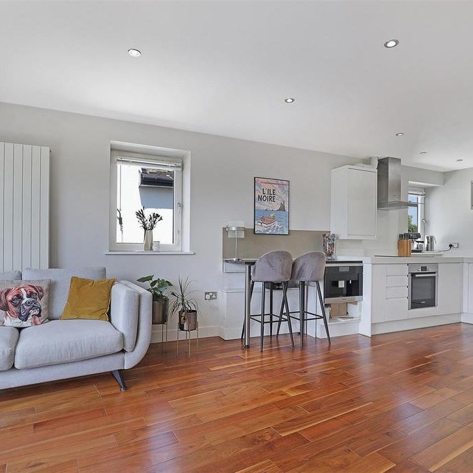 2 bedroom penthouse to rent - Photo 1