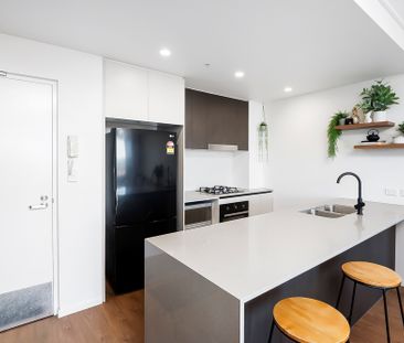 FULLY FURNISHED APARTMENT WITH STUNNING VIEWS TO HINTERLAND - Photo 5