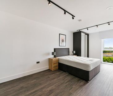 3 bedroom flat to rent - Photo 4