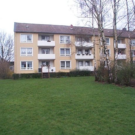 Frisch ronoviert und frei, 2 Zimmer mit Balkon! Weitere Bilder folgen - Photo 1