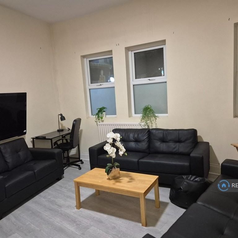 1 bedroom in a house share to rent - Photo 1