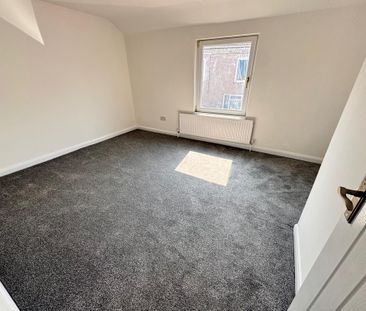 2 bedroom end of terrace house to rent - Photo 1