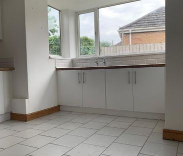 3 bedroom detached bungalow to rent - Photo 6