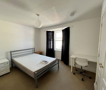 4 bedroom terraced house to rent - Photo 3