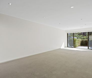 Spacious Three Bedroom Home - Photo 2