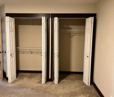 Beautiful 2 bedroom townhouse - Photo 1