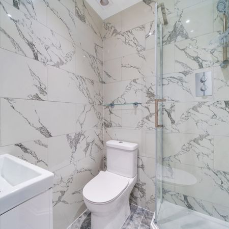 High Street, London, W3 - Photo 3