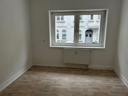 3 Zimmer Wohnung im Erdgeschoss -Hochpaterre- - Photo 2