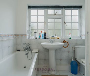 Downs Lodge Court, Epsom - Photo 3