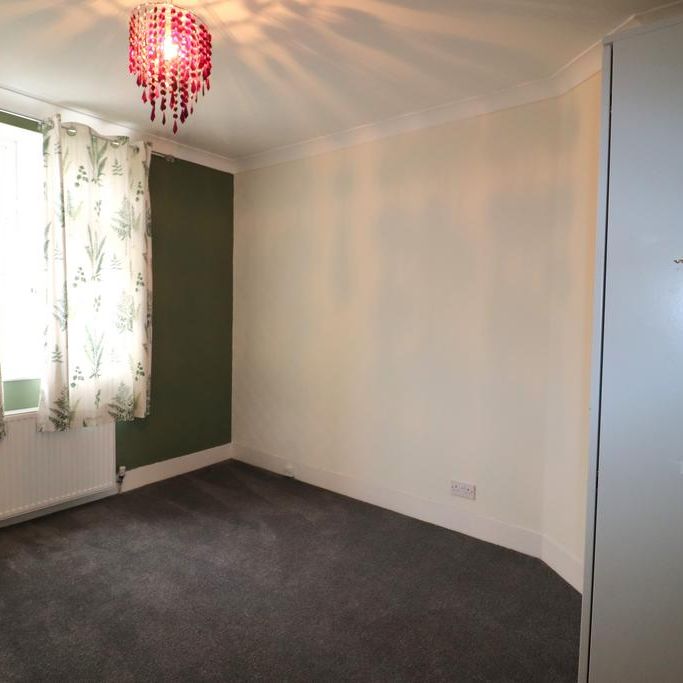 3 bedroom end of terrace house to rent - Photo 1
