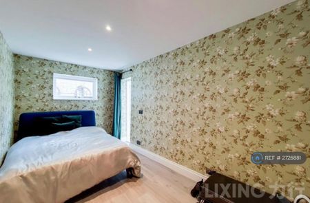 3 bedroom flat to rent - Photo 2
