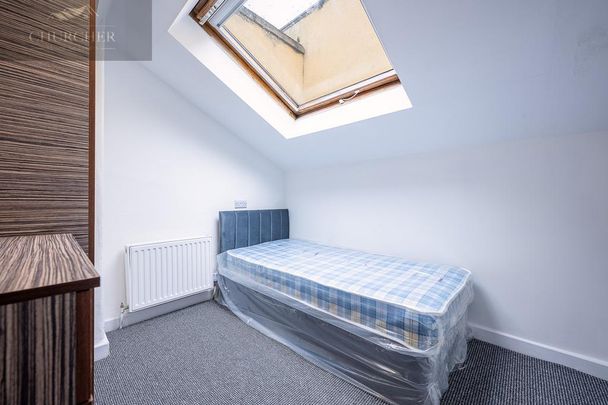 8 bedroom flat to rent - Photo 1