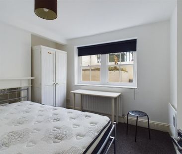 5 bedroom terraced house to rent - Photo 4