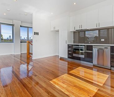SPACIOUS APARTMENT - Photo 3