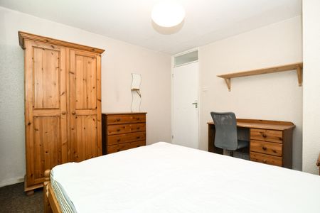 4 Bed Flat, Highbrook Close, BN2 - Photo 4