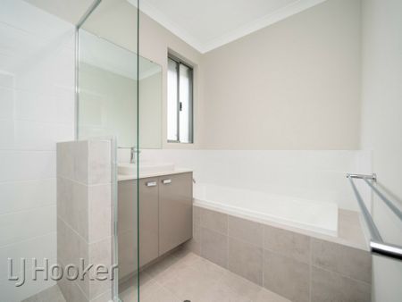 Spacious townhouse - Photo 2