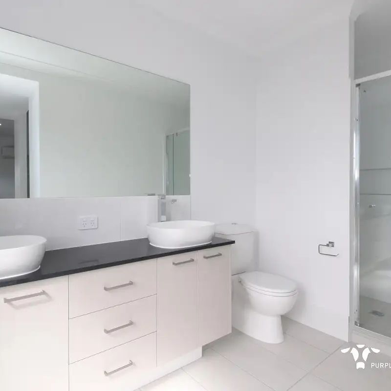 “Two living, Butlers pantry, Aircon and Large Living areas.” - Photo 1