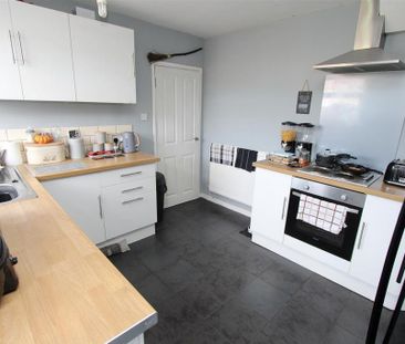 2 bedroom semi-detached house to rent - Photo 5