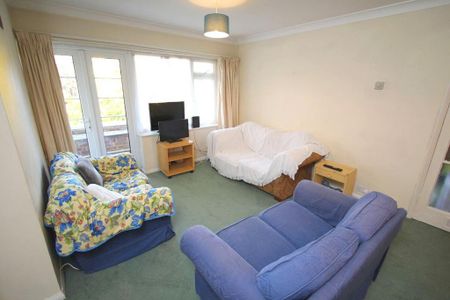 3 bedroom flat to rent - Photo 2