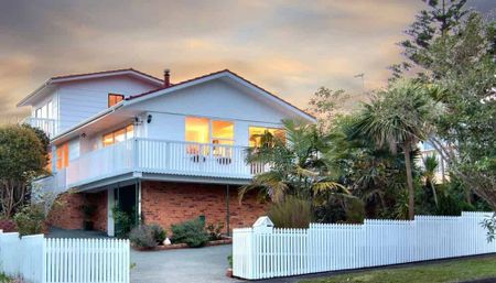 For Rent – Newly Renovated 4 Bedroom Family Home with Pool $1,000 per week - Photo 4