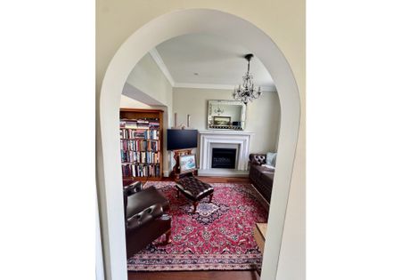 Historic charm meets modern comfort in the heart of Thorndon - Photo 3