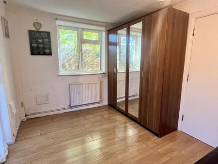 House share to rent - Photo 2