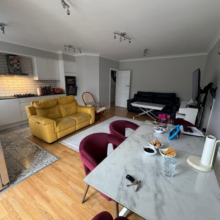 4 bedroom terraced house to rent - Photo 1