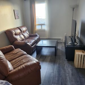 Apparemment 4 1/2 Meublé! - Photo 2