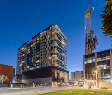 Fully Furnished East End Apartment | 2 Bed 2 Bath 1 Car | City Views - Photo 2