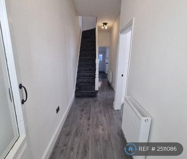 3 bedroom end of terrace house to rent - Photo 5