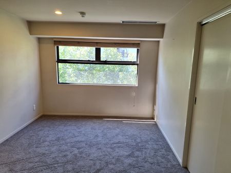 3 x Double Bedroom Apartment With A Carpark - Photo 5