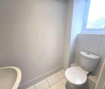 Pashley Court, Alexandra Road, GU14 - Photo 5