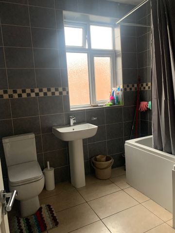 Room in a Shared House, Glebelands Av, IG2 - Photo 5