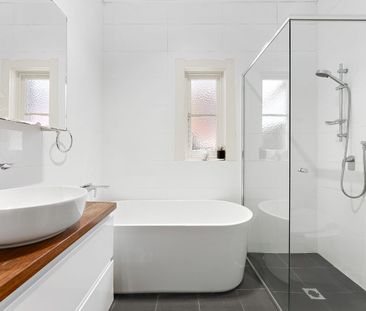 Charming home in leafy Lewisham - Photo 3