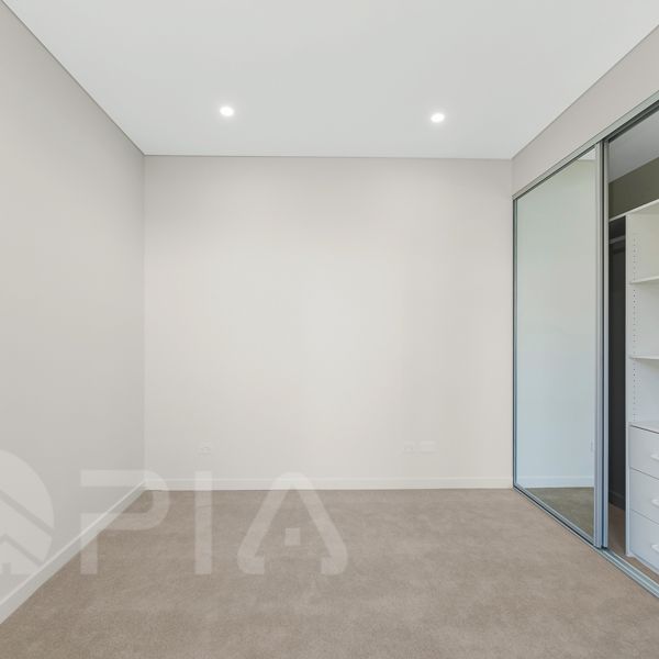 Modern 1 bedroom apartment close to amenities for lease - Photo 1