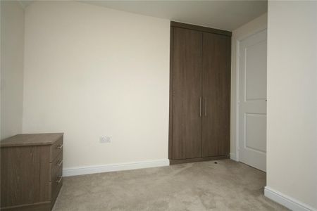 4 bedroom detached house to rent - Photo 4
