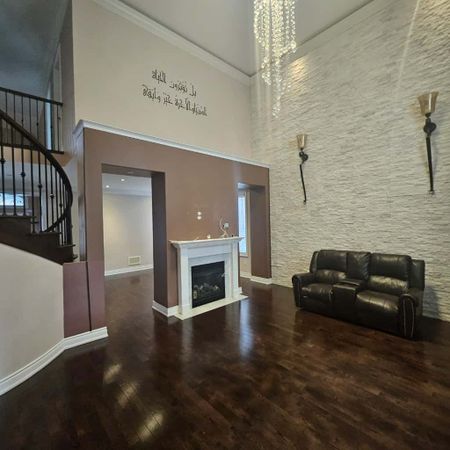 For Lease - 12 Fort Williams Drive, Brampton, Ontario - Photo 4