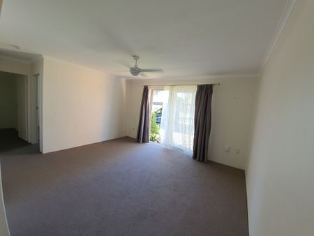 Well Maintained Unit - Close to Beach & Public Transport - Photo 4
