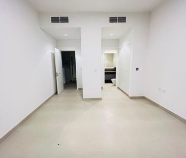 Prestigious 4 Br Townhouse - Photo 6