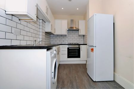 2Bedrooms, 1Bathrooms - Photo 2