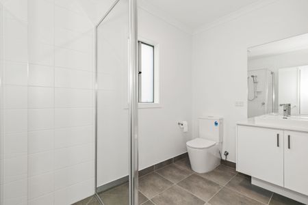 For Rent – Modern Family Home in the Heart of Kalkallo! - Photo 2