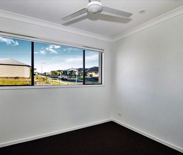 Low-Maintenance Living in a Modern Flagstone Pocket - Photo 2