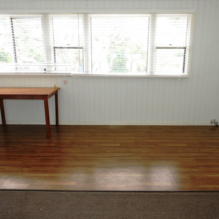 TIDY UNIT IN EXCELLENT LOCATION - Photo 1