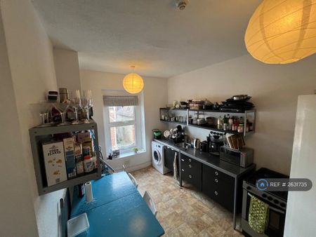 2 bedroom flat to rent - Photo 4