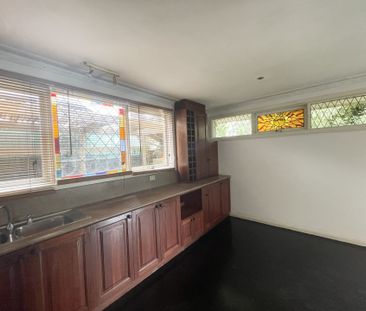 3 Bedroom Home with plenty of Character ! - Photo 1