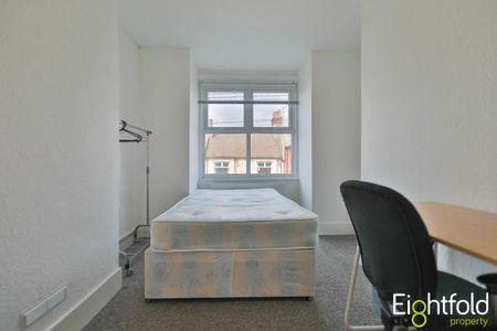 3 bedroom flat to rent - Photo 2