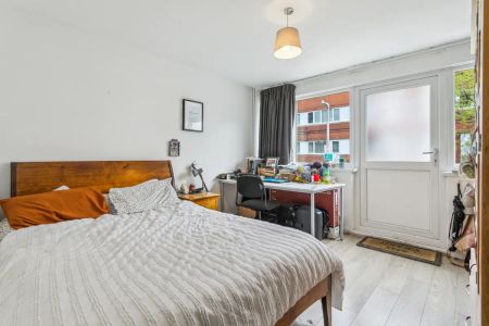 2 bedroom flat in Banbury Street - Photo 3