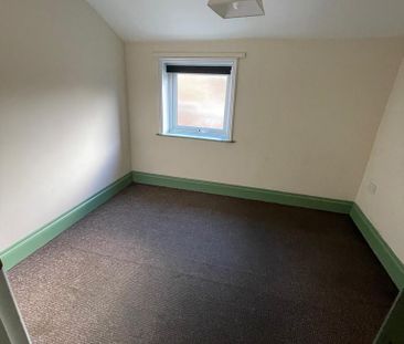 3 bedroom flat to rent - Photo 3