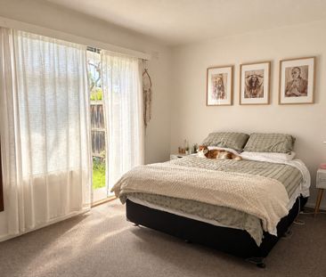 Caulfield South - Photo 2